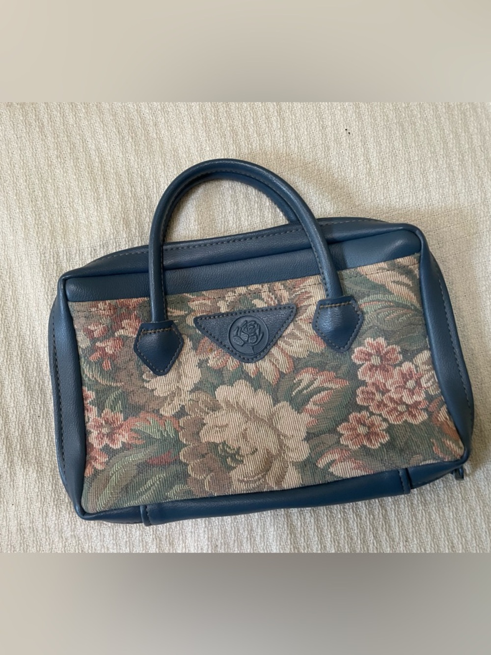 Vintage 1990s Gregg Tapestry Floral Bible Cover